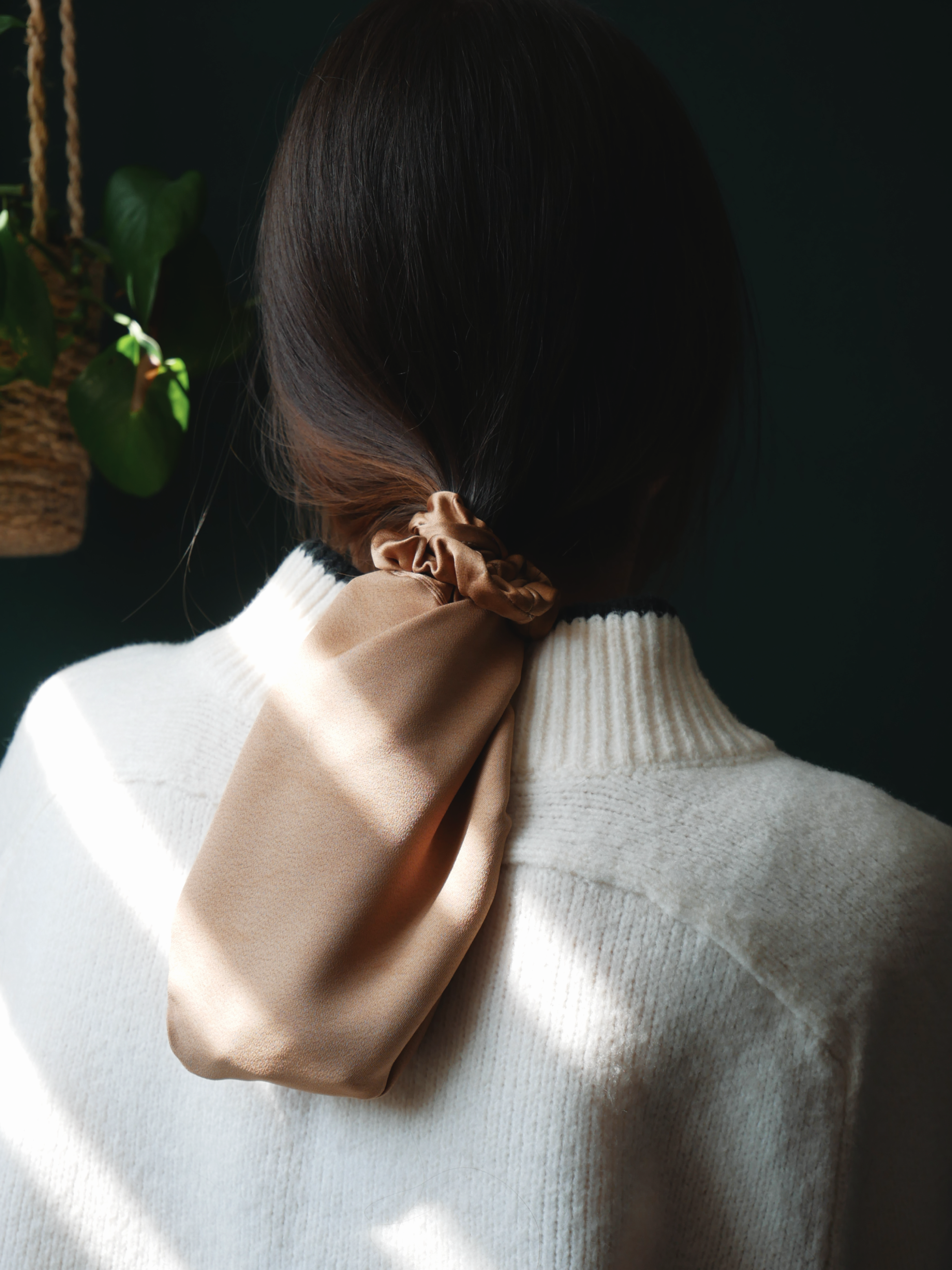 Seiden-Bun für die Nacht aus Ahimsa Seide – 40 Momme mit integriertem Scrunchie | SILKZzz