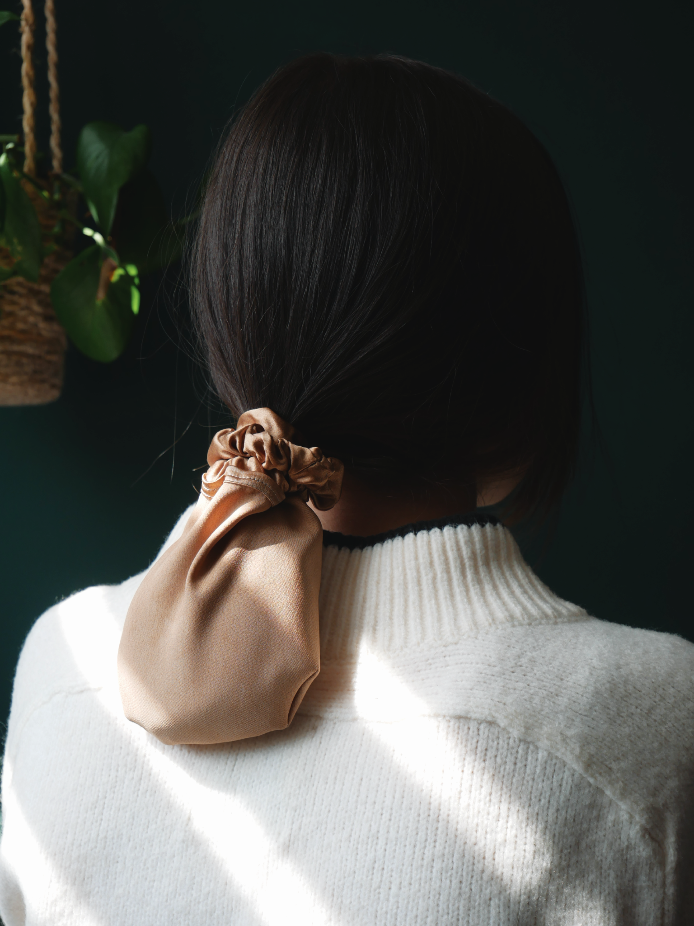 Seiden-Bun für die Nacht aus Ahimsa Seide – 40 Momme mit integriertem Scrunchie | SILKZzz