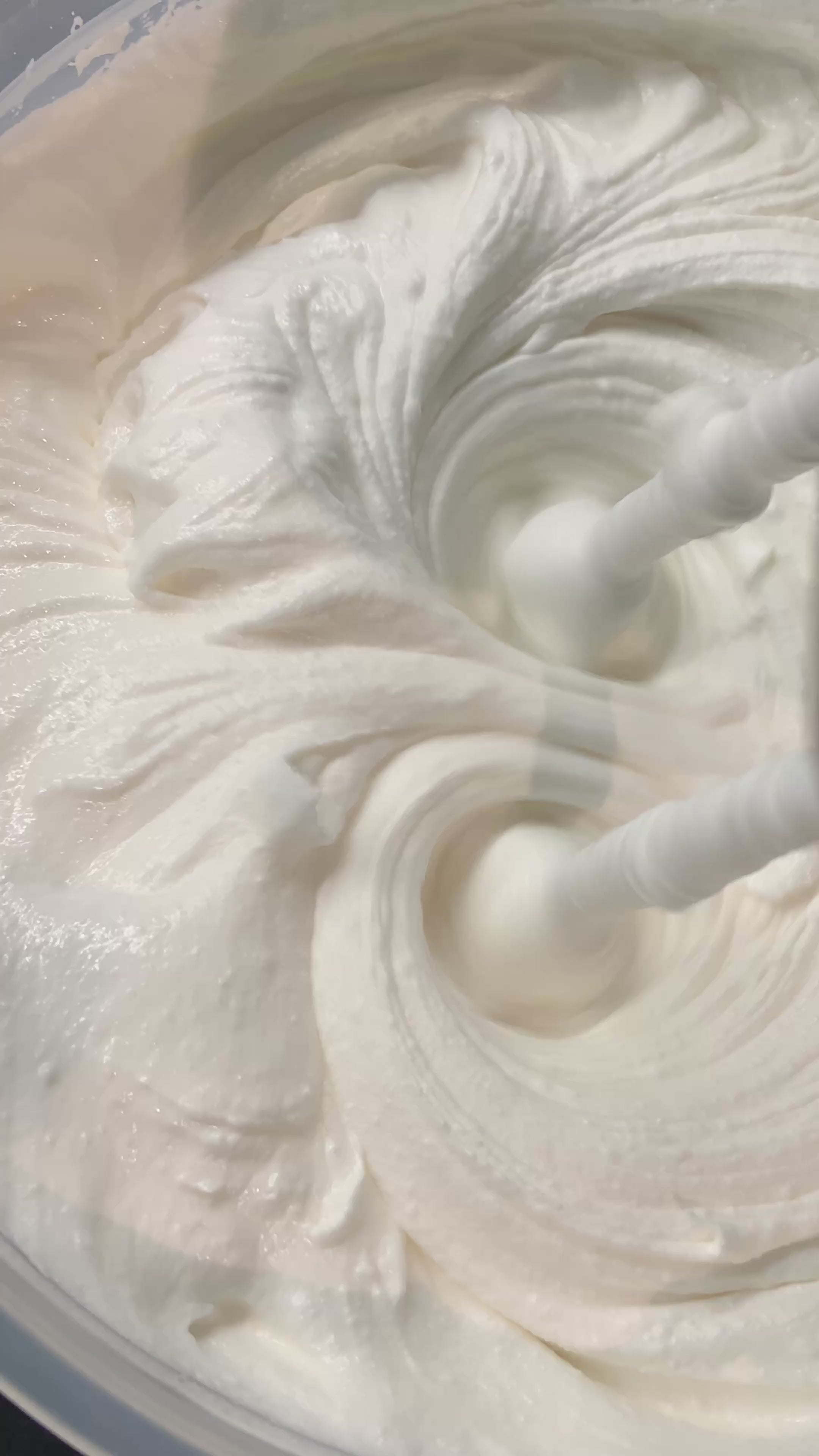 Bodybutter Juicy Janice wird aufgeschlagen